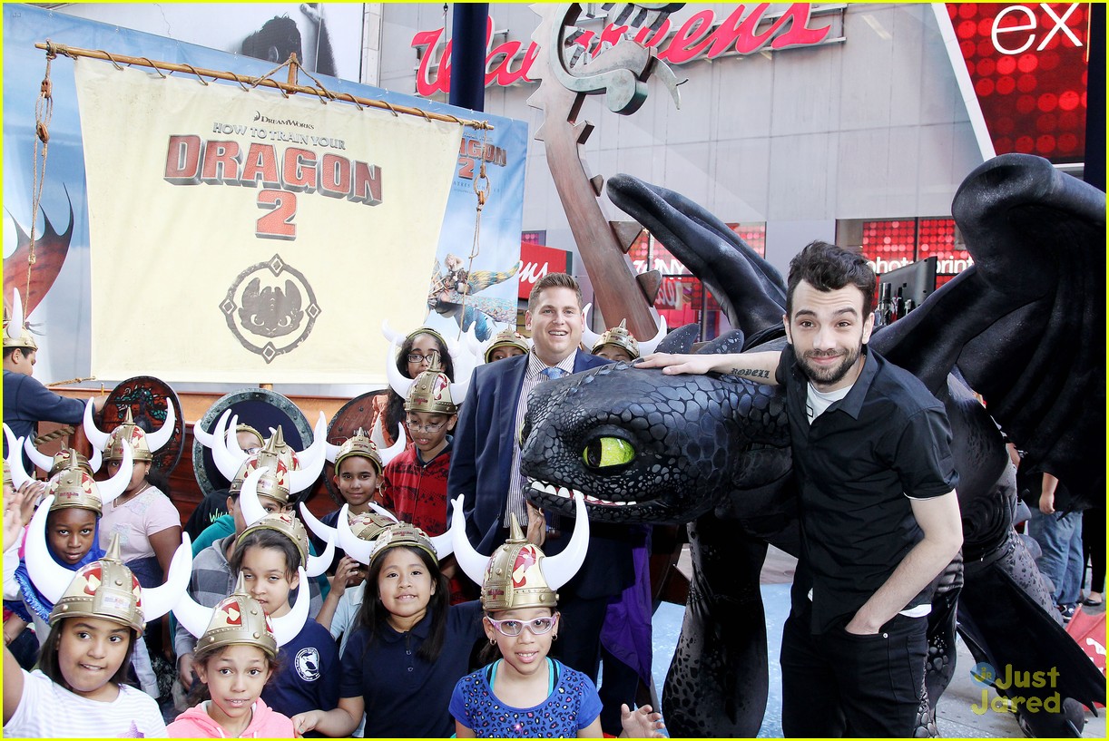 Once Again, How To Train Your Dragon 2's Toothless Steals All The Attention in Times Square