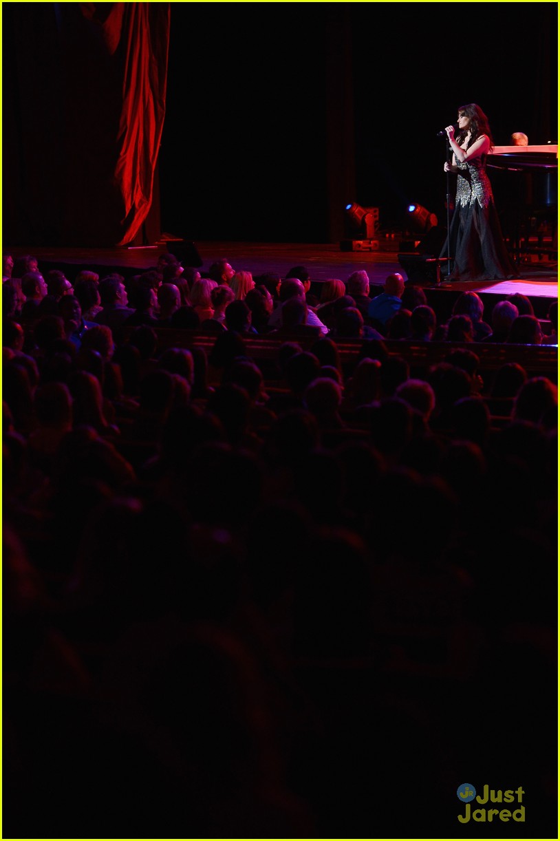 Idina Menzel Sings Frozen's 'Let It Go' Live at Radio City - Watch Now!