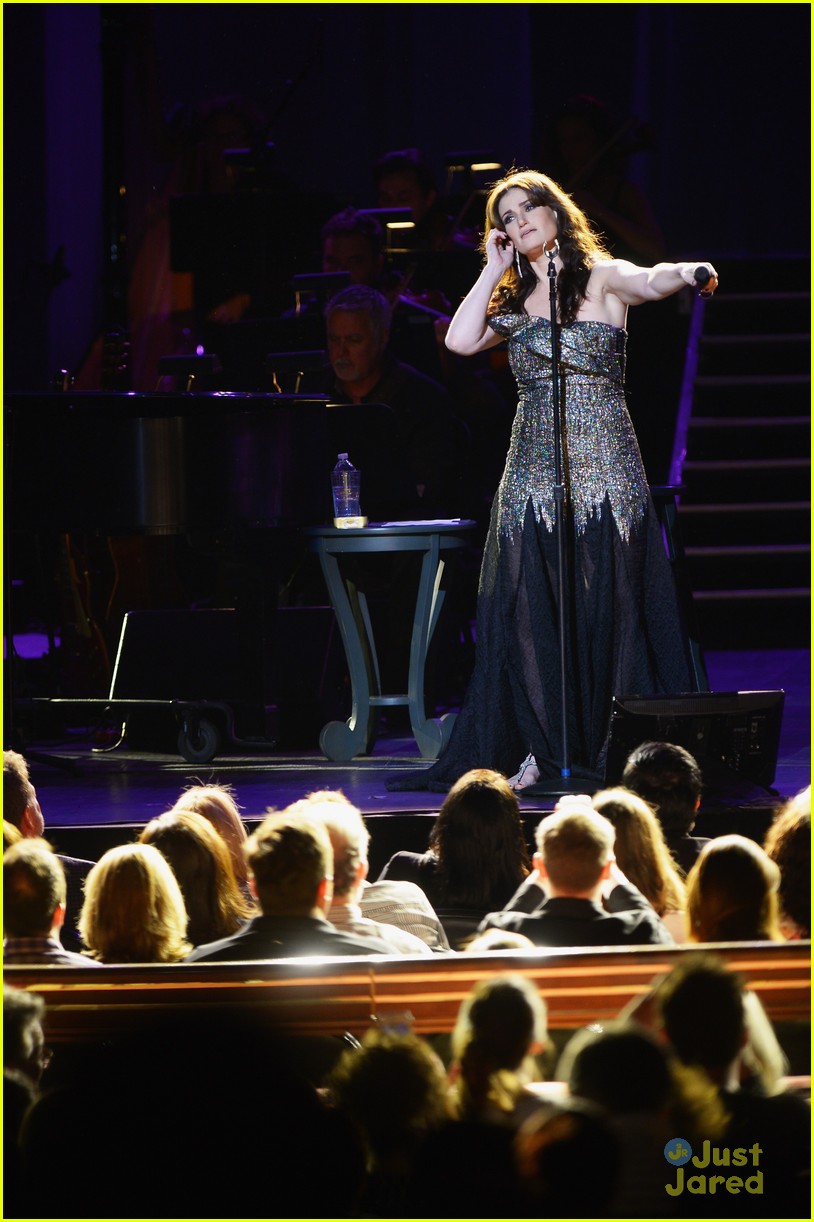 Idina Menzel Sings Frozen's 'Let It Go' Live at Radio City - Watch Now!