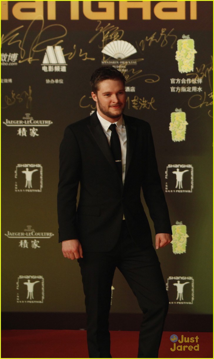 Nicola Peltz & Jack Reynor Bring 'Transformers: Age Of Extinction' to Shanghai!