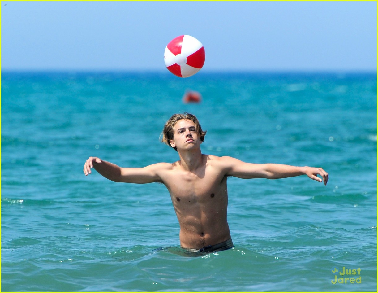 Cole & Dylan Sprouse Hit The Beach During Italian Vacation