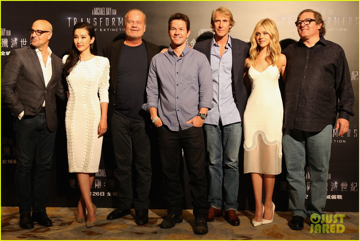 Nicola Peltz & Jack Reynor Are White Hot for 'Transformers 4' Hong Kong Photo Call!