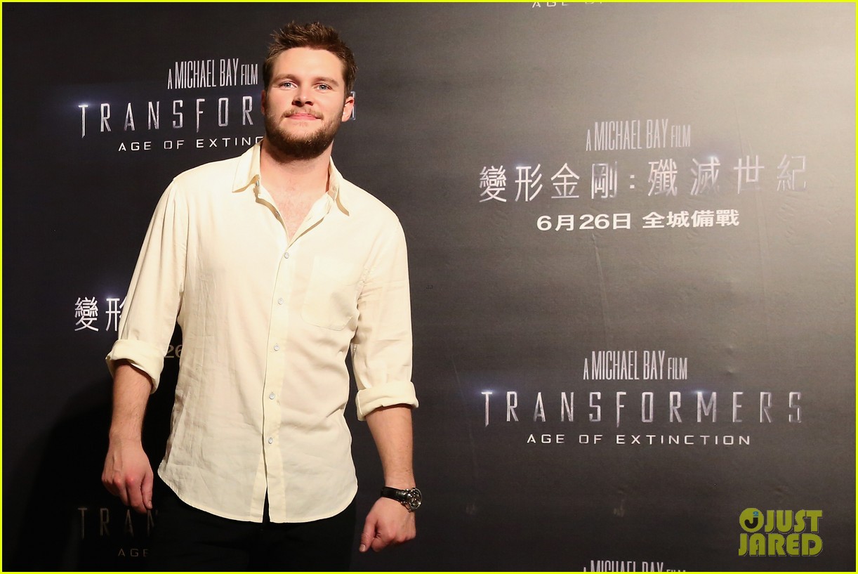 Nicola Peltz & Jack Reynor Are White Hot for 'Transformers 4' Hong Kong Photo Call!