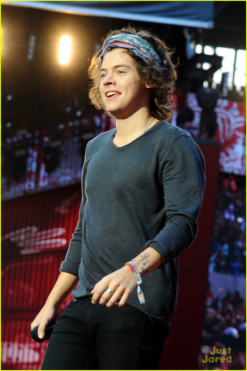 Harry Styles is Not Going Solo Any Tme Soon!