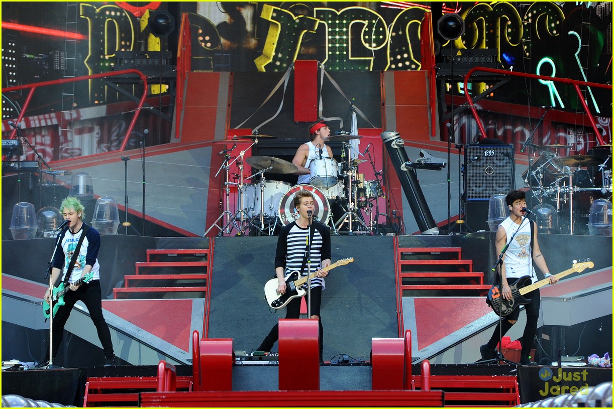 Harry Styles is Not Going Solo Any Tme Soon!