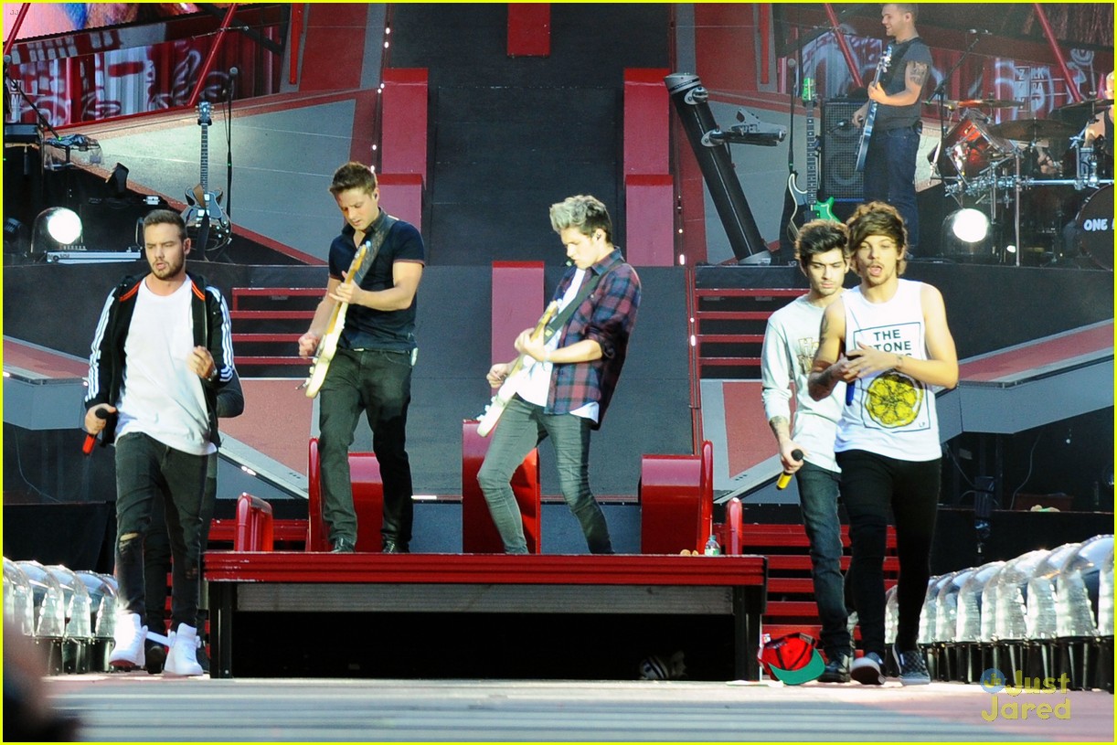 Harry Styles is Not Going Solo Any Tme Soon!