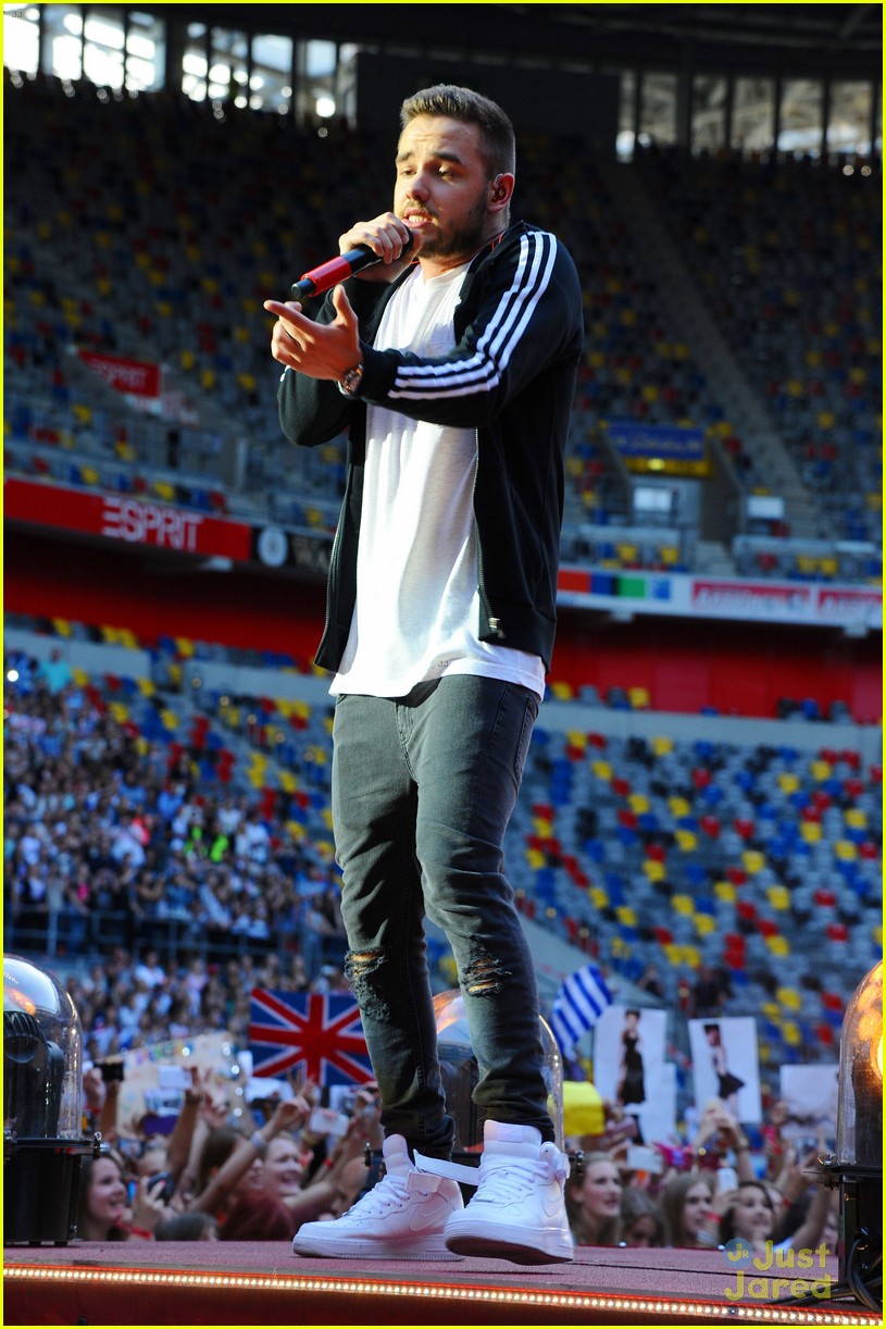 Harry Styles is Not Going Solo Any Tme Soon!