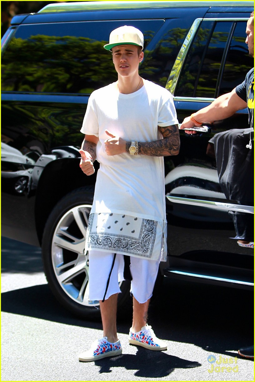 Did Justin Bieber Use A Wheelchair To Skip Lines At DisneyLand?