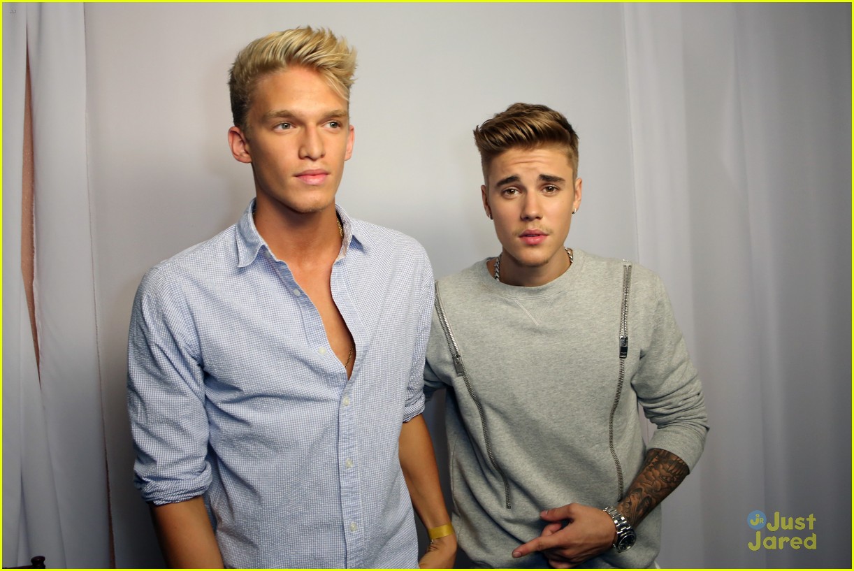 Cody Simpson Presents Justin Bieber With Charity Award at Young Hollywood Awards 2014