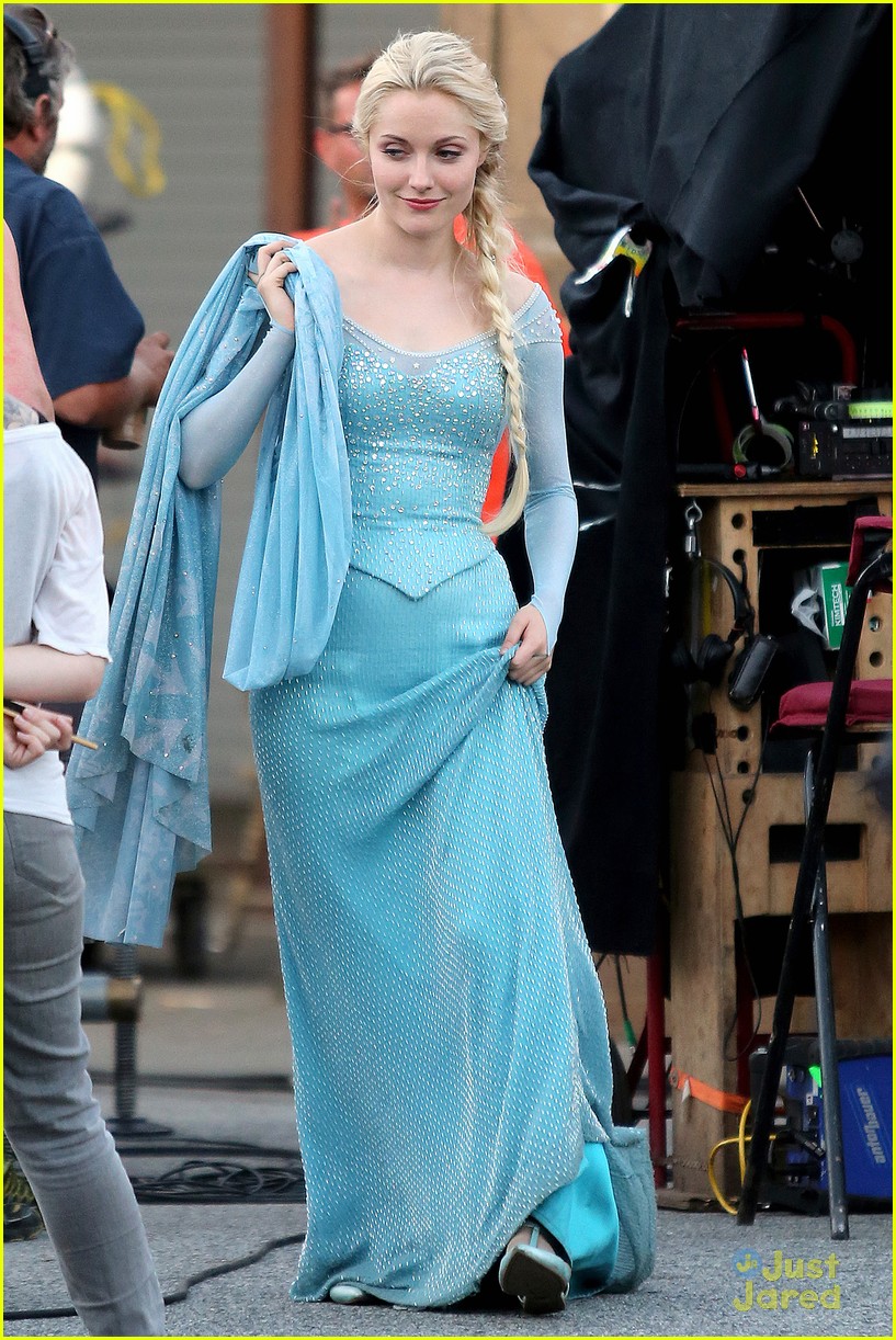 Georgina Haig Spotted in Full Elsa Costume Again on 'Once Upon a Time' Set!