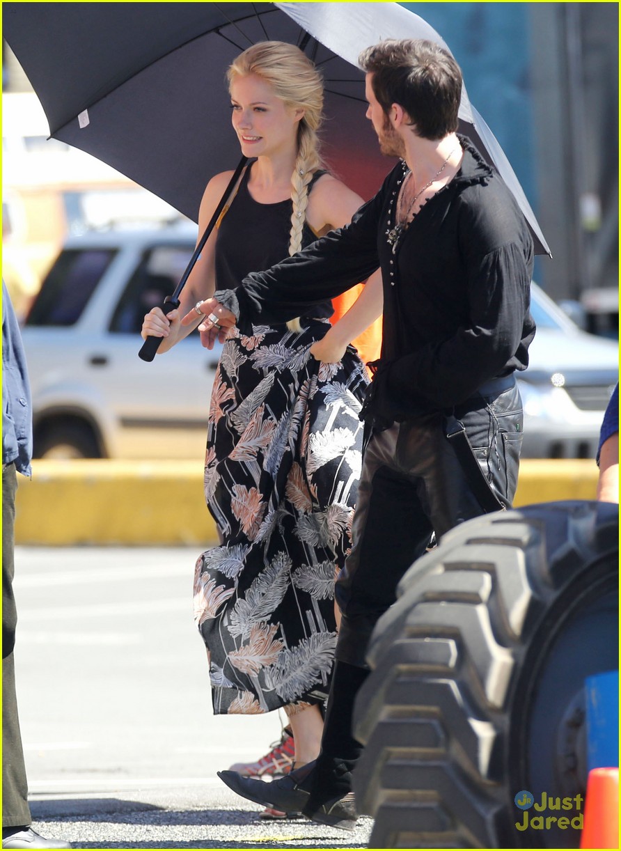 First Look at Georgina Haig as Queen Elsa on 'Once Upon A Time' Set!