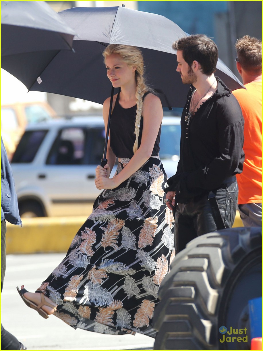 First Look at Georgina Haig as Queen Elsa on 'Once Upon A Time' Set!