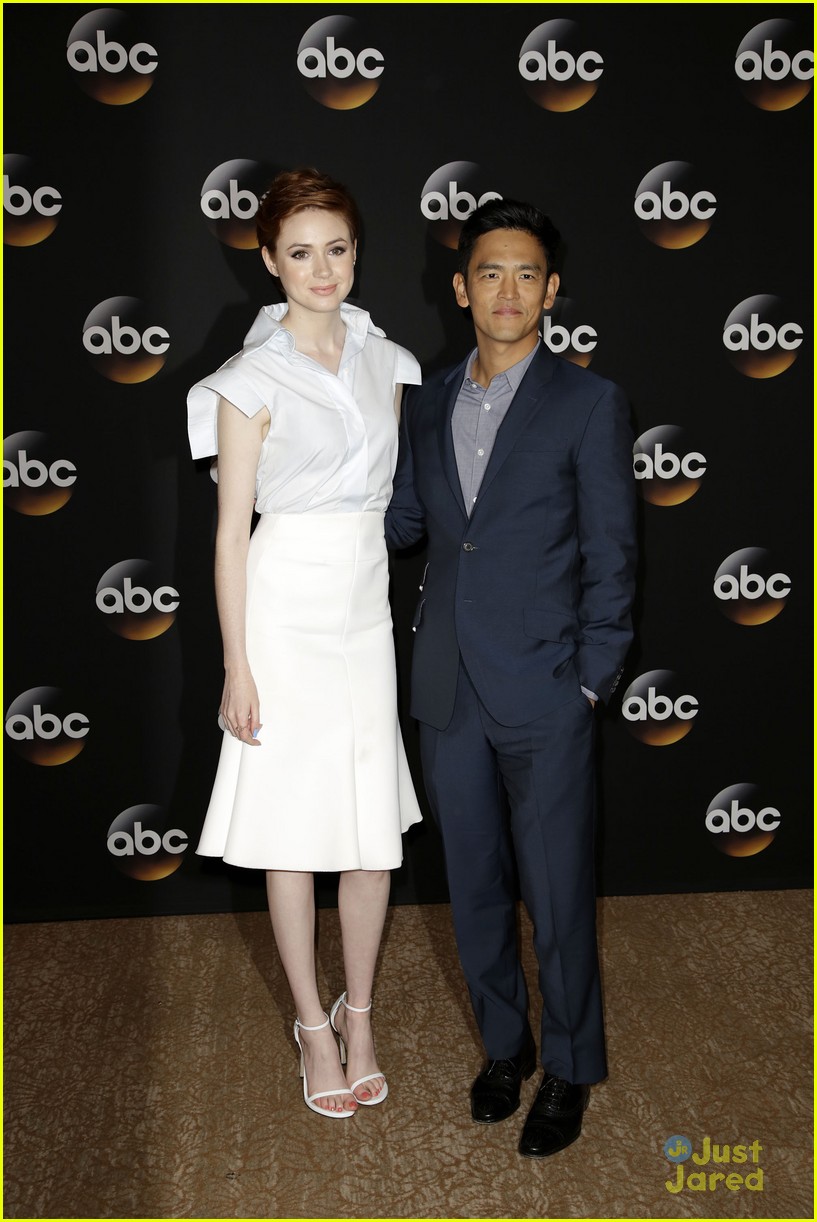 Karen Gillan Takes 'Selfie's at TCAs 2014 with John Cho