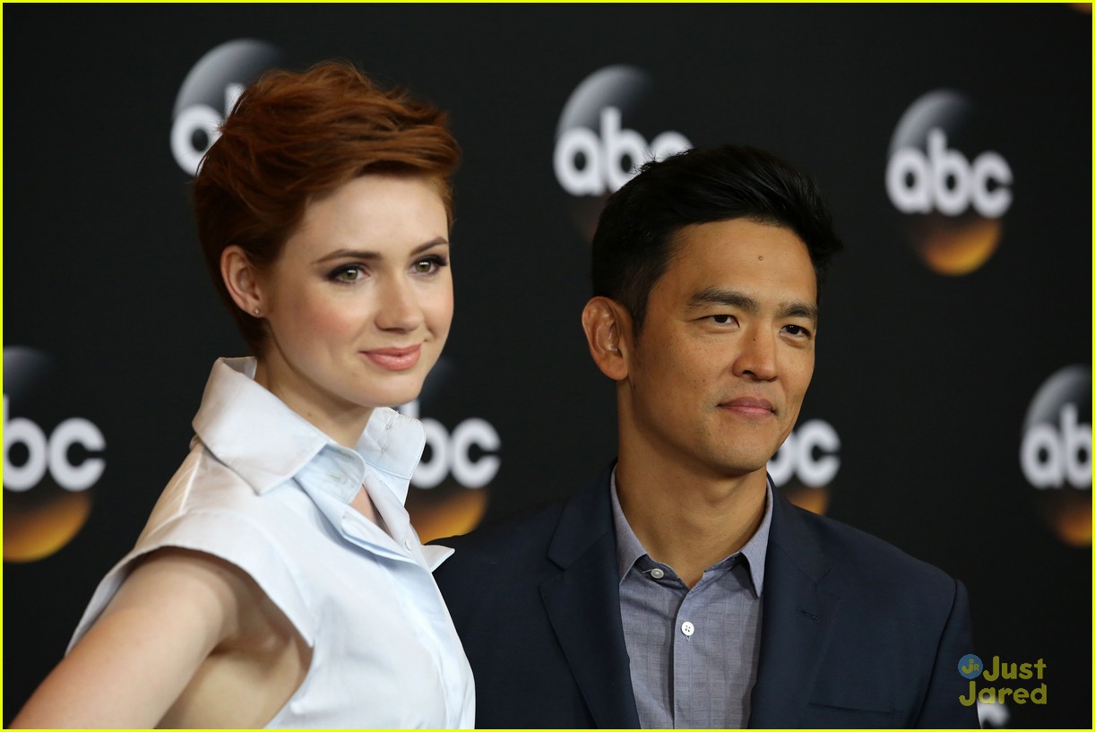 Karen Gillan Takes 'Selfie's at TCAs 2014 with John Cho
