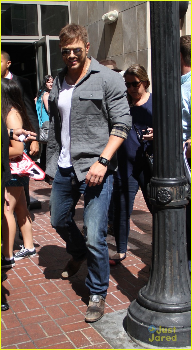 Kellan Lutz Picks on 'Expendables 3' Co-stars at Comic Con 2014