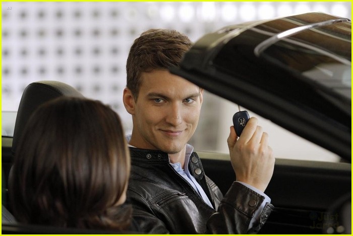 April Takes A Test Drive With Leo & Freaks Out on 'Chasing Life'