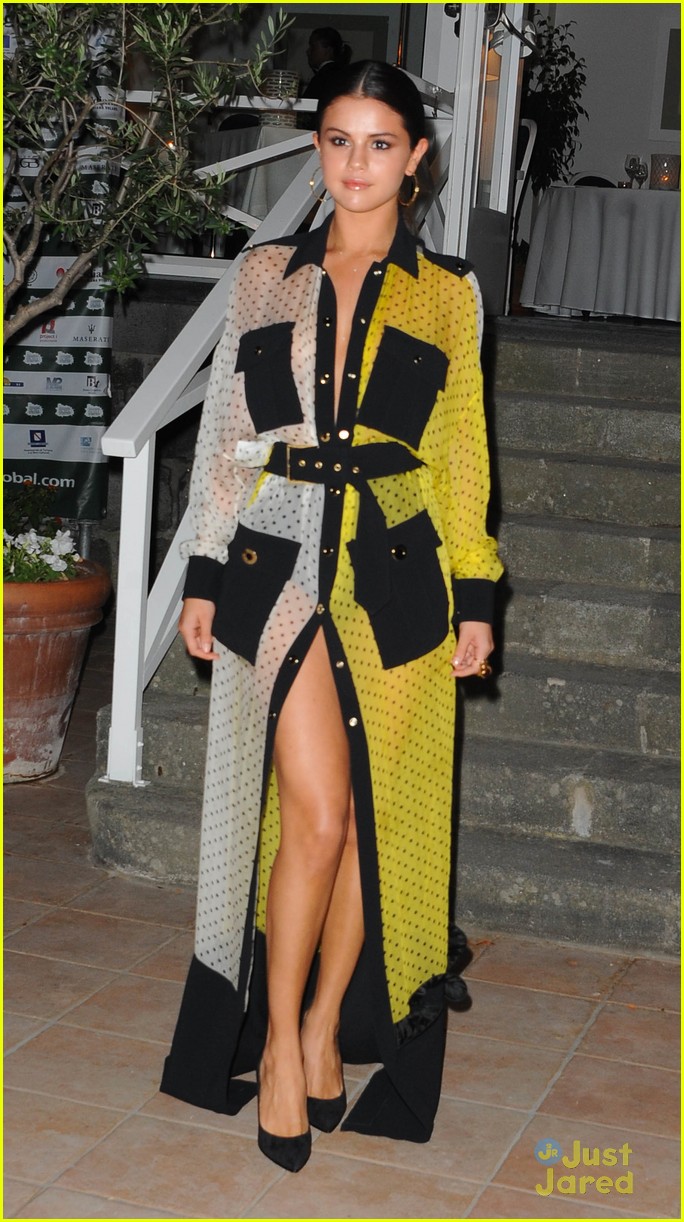 Selena Gomez Shows a Ton of Leg at 'Rudderless' Ischia Screening!