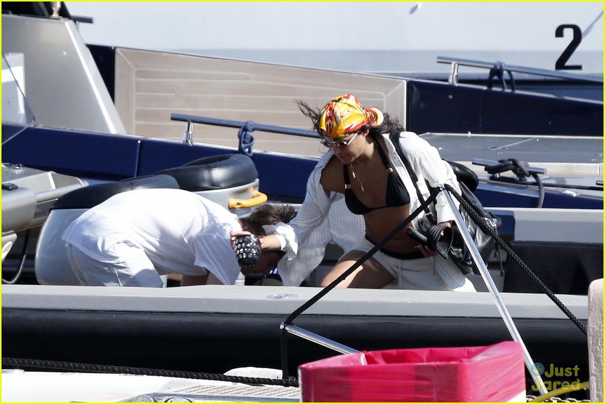 Zac Efron Hits the High Seas in Italy with Michelle Rodriguez!
