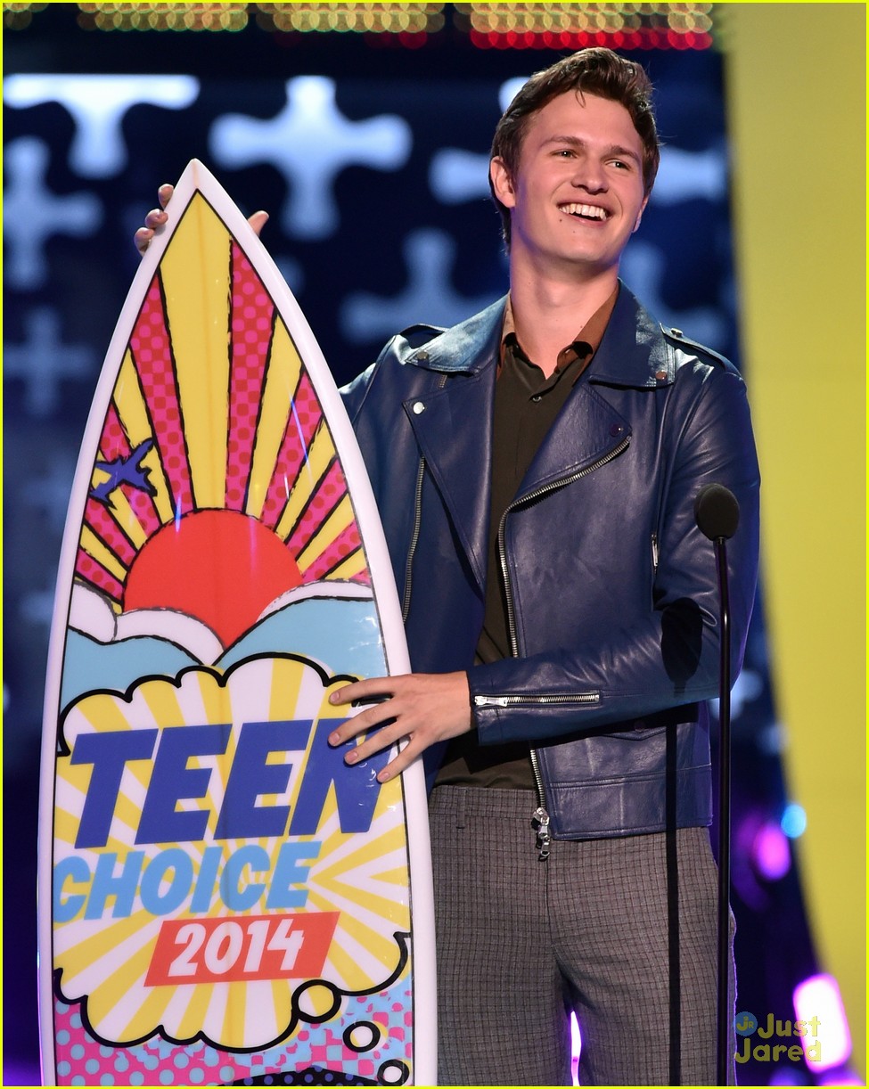 Ansel Elgort WINS Choice Drama Movie Actor at Teen Choice Awards 2014!