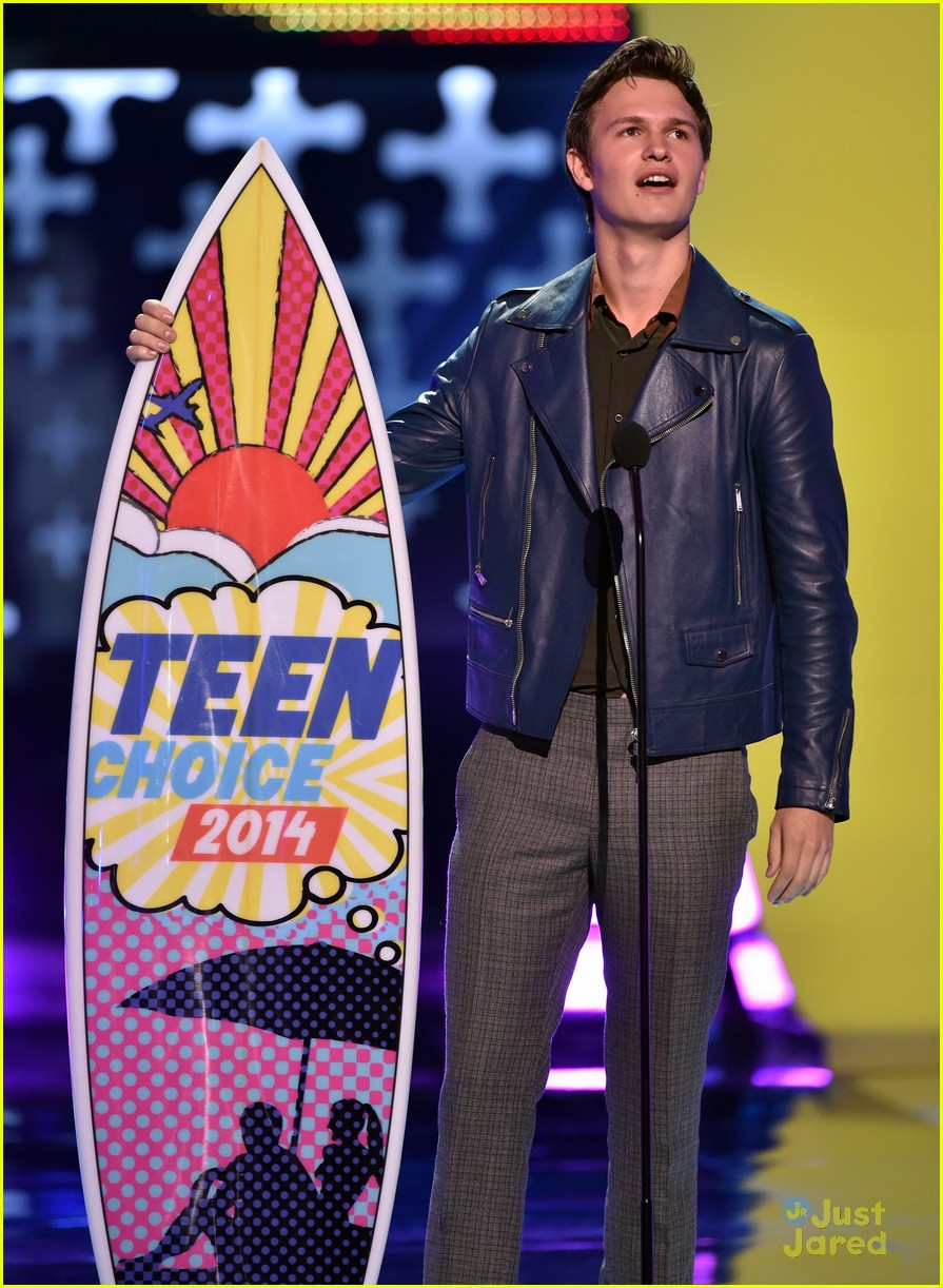 Ansel Elgort WINS Choice Drama Movie Actor at Teen Choice Awards 2014!