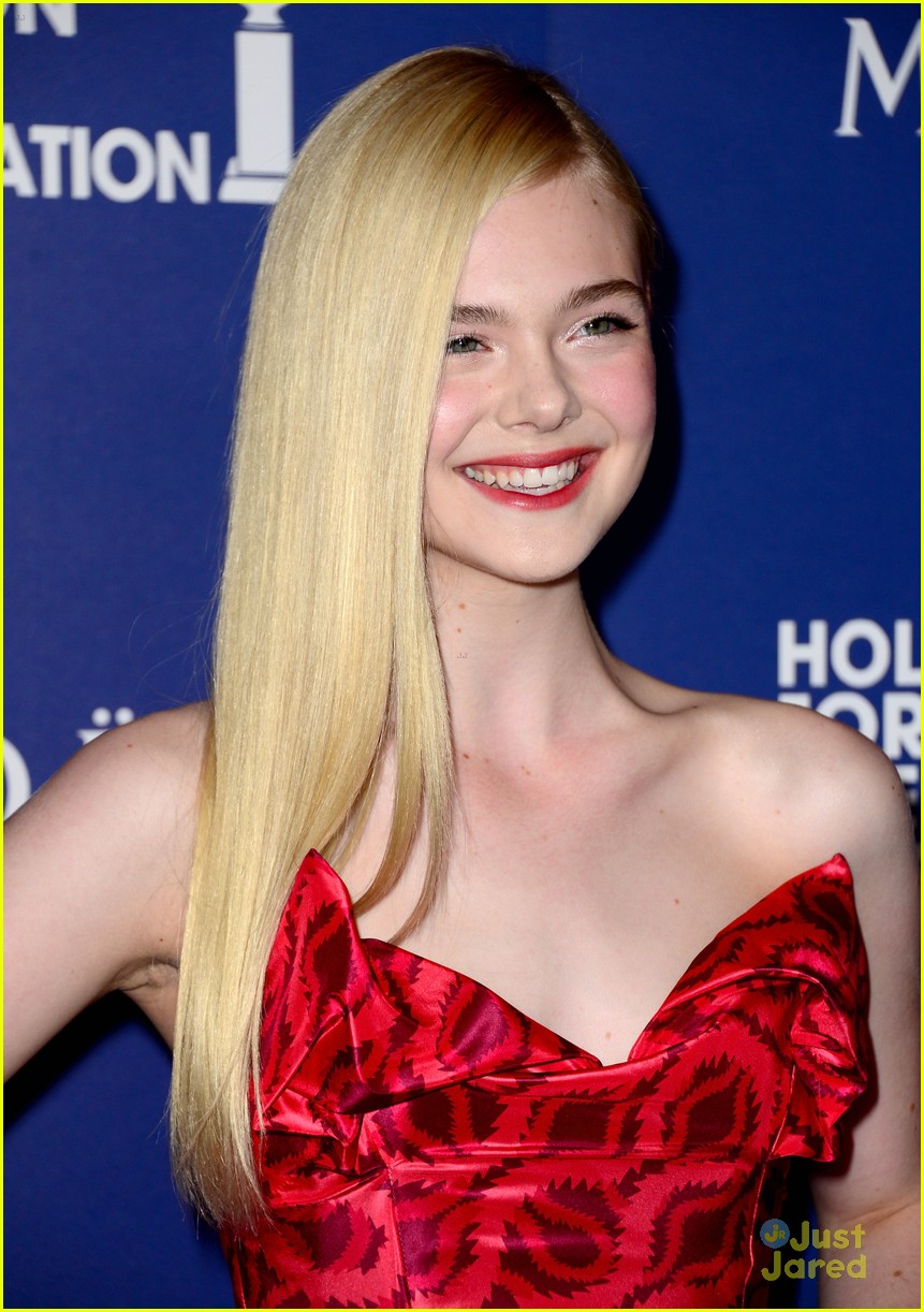 Elle Fanning & Hailee Steinfeld Turn Heads at HFPA Banquet 2014