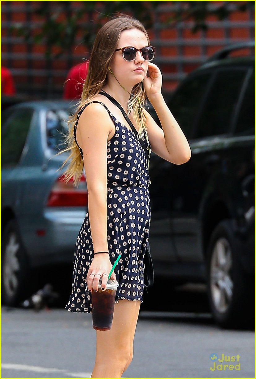 Emily Meade Steps Out After HBO Renews 'The Leftovers'