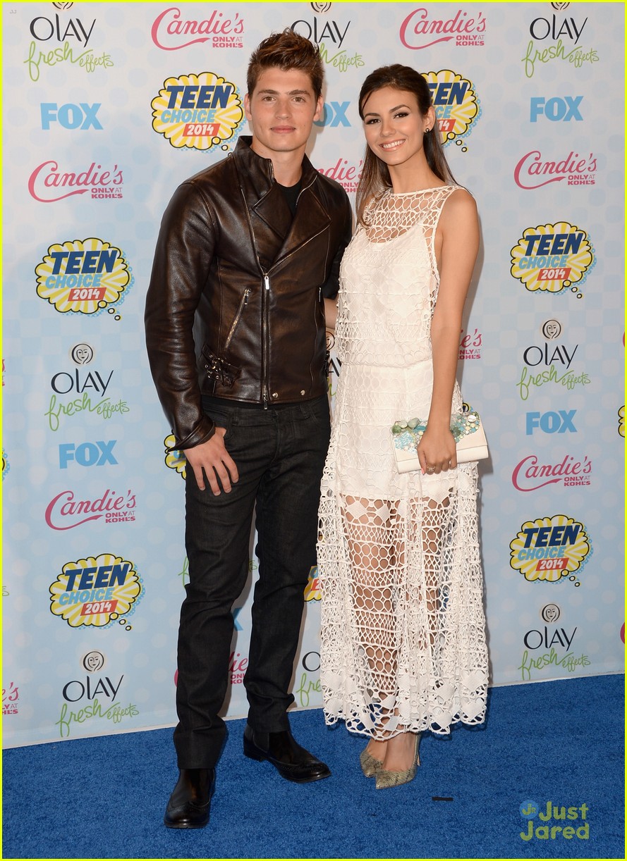 MTV's 'Faking It' WINS Breakout TV Show!
