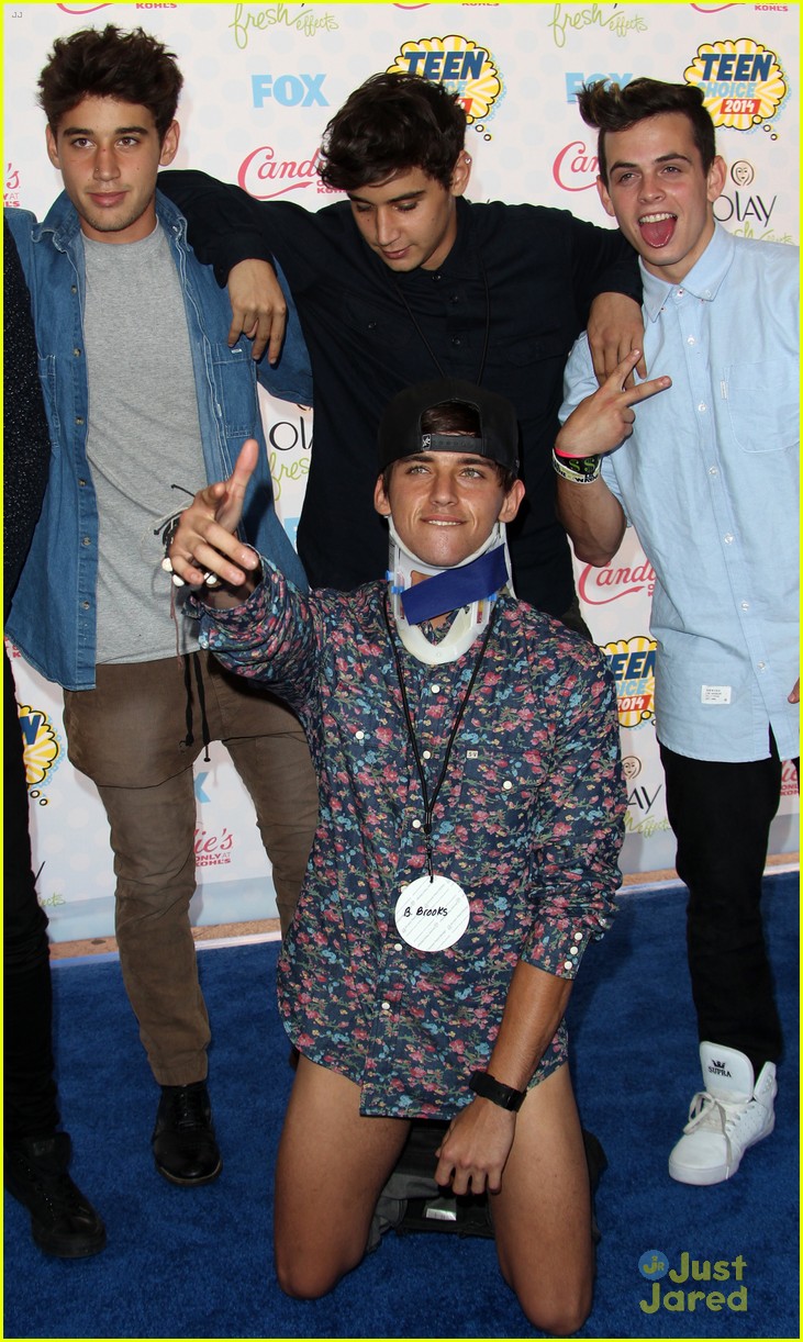 The Janoskians' Beau Brooks Takes a Tumble at the Teen Choice Awards 2014