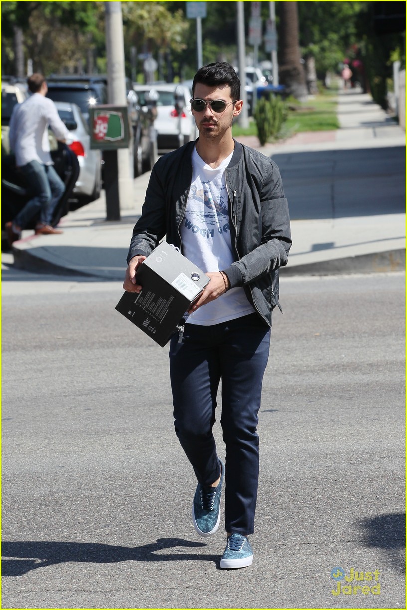 Joe Jonas Starts A Cooking Show!