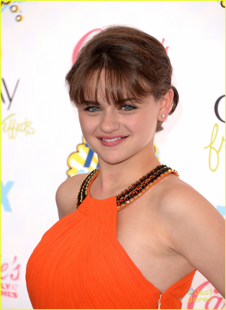 BFFs Joey King & Nolan Gould Get Silly at the Teen Choice Awards Backstage Creations Suite
