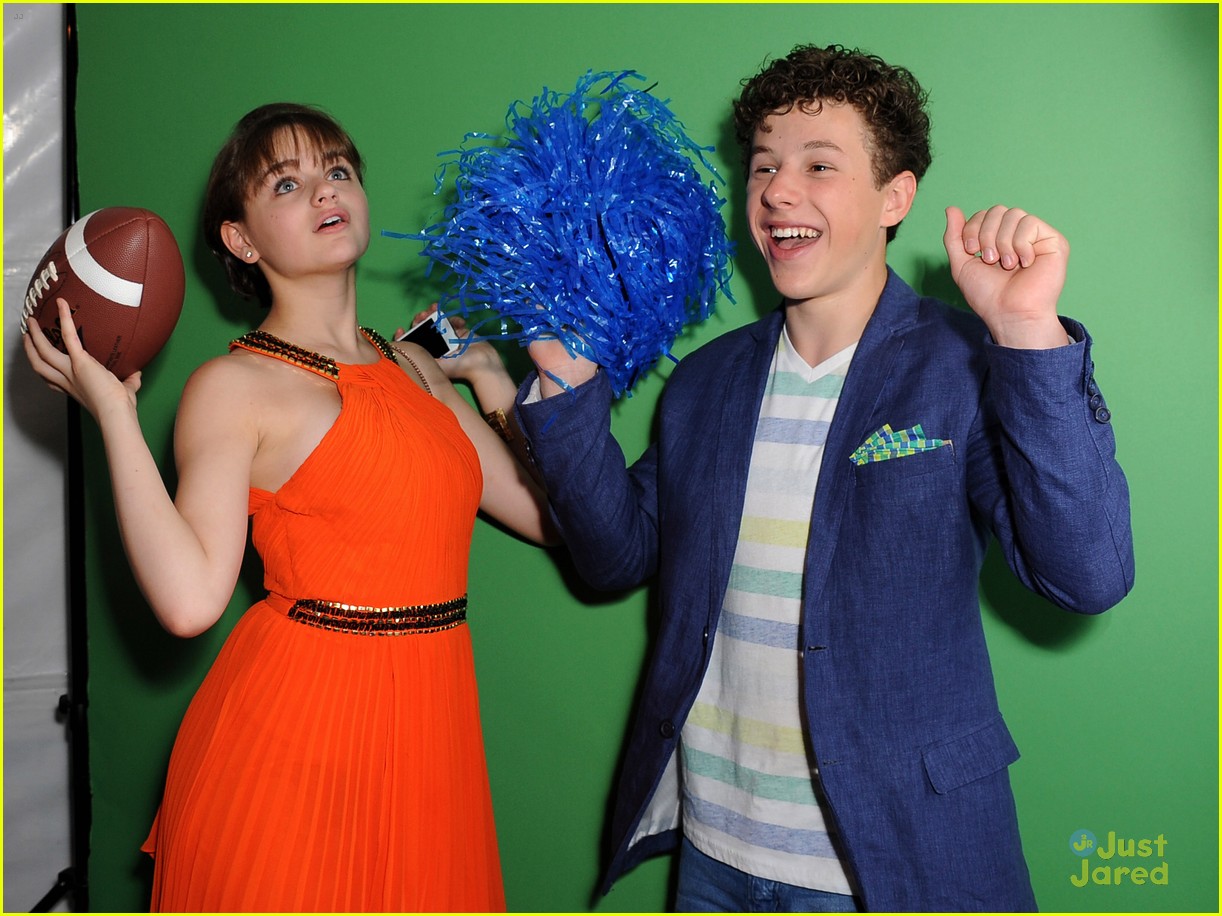 BFFs Joey King & Nolan Gould Get Silly at the Teen Choice Awards Backstage Creations Suite