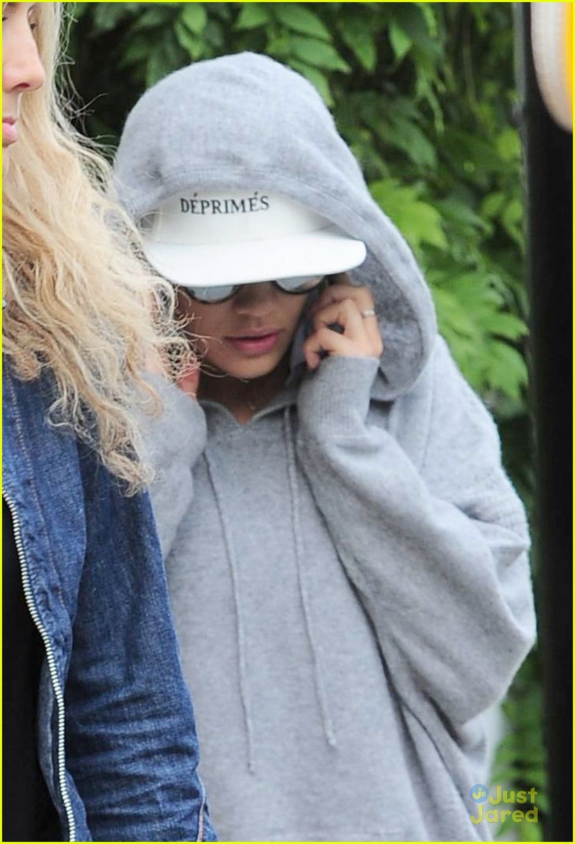 Rita Ora Shows Us All How To Really Rock Grunge