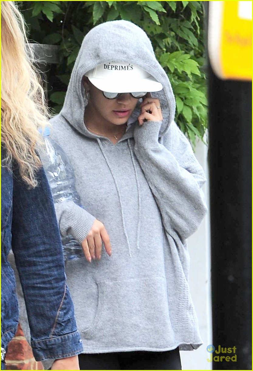 Rita Ora Shows Us All How To Really Rock Grunge