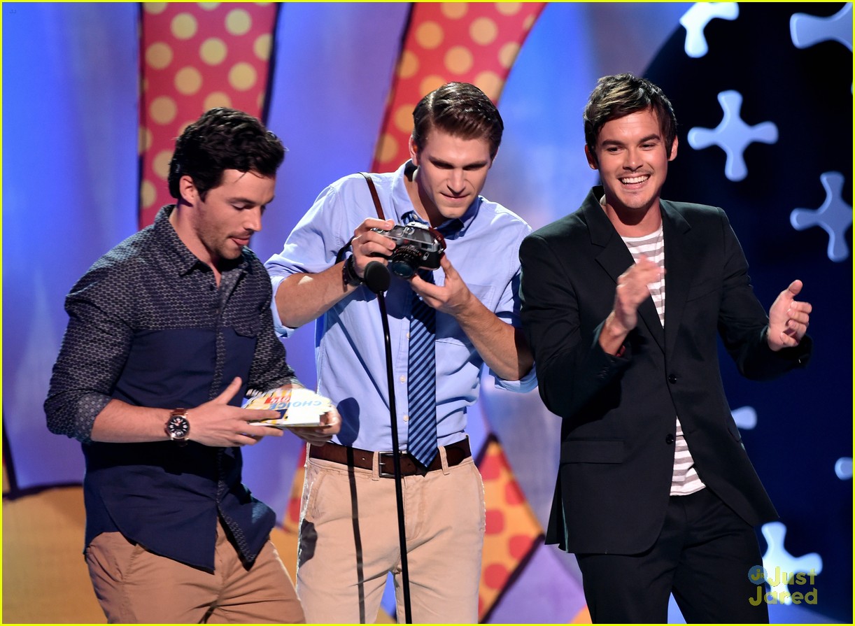 The 'Pretty Little Liars' Cast Dominates Choice TV Categories at Teen Choice Awards 2014!