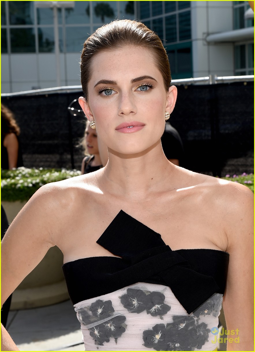 Breaking Bad's RJ Mitte Brings Mom Dyna To Emmy Awards 2014