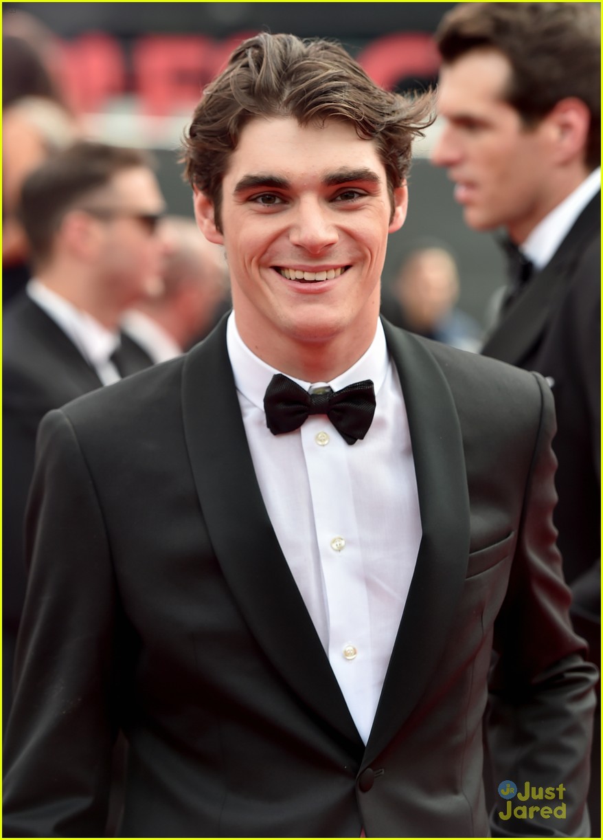 Breaking Bad's RJ Mitte Brings Mom Dyna To Emmy Awards 2014