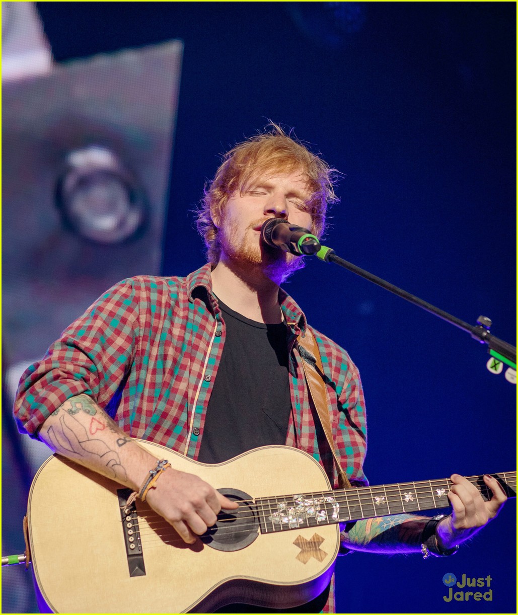 Ed Sheeran Performs for a Giant Crowd in Las Vegas!