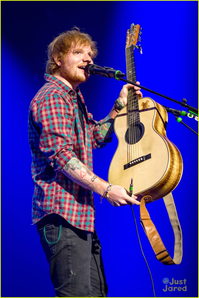 Ed Sheeran Performs for a Giant Crowd in Las Vegas!