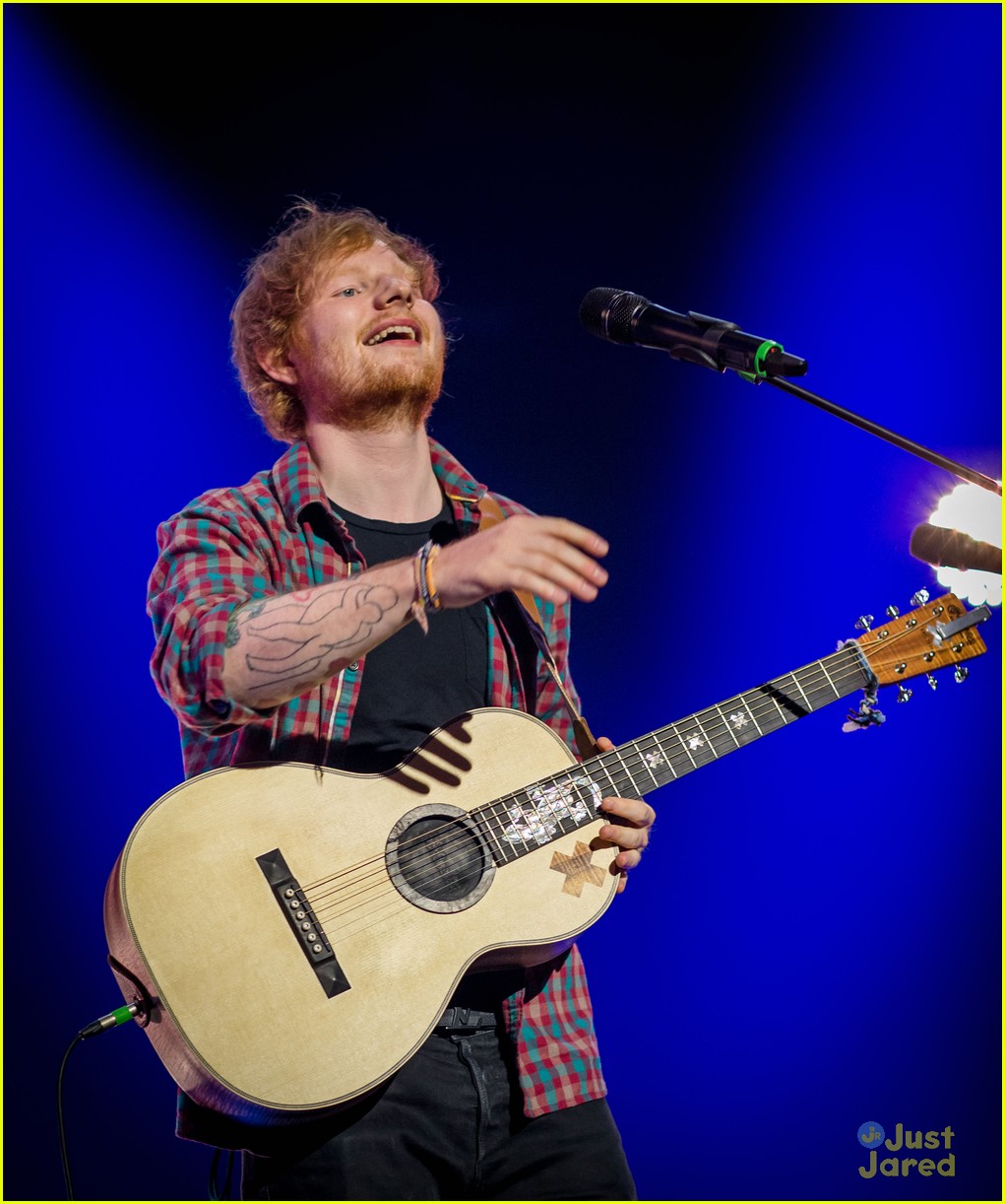 Ed Sheeran Performs for a Giant Crowd in Las Vegas!
