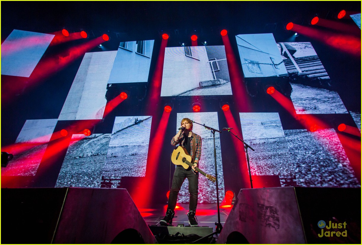 Ed Sheeran Performs for a Giant Crowd in Las Vegas!