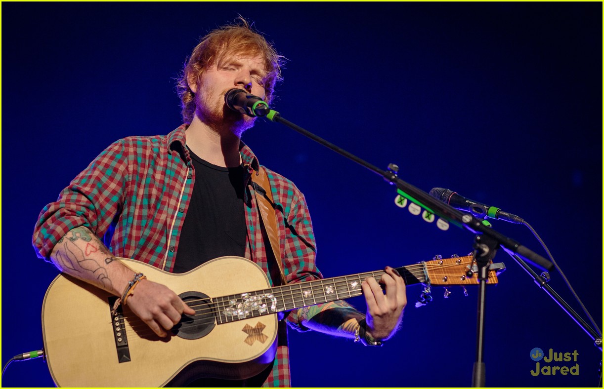 Ed Sheeran Performs for a Giant Crowd in Las Vegas!