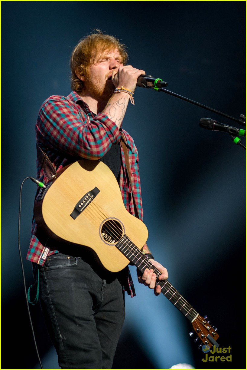 Ed Sheeran Performs for a Giant Crowd in Las Vegas!