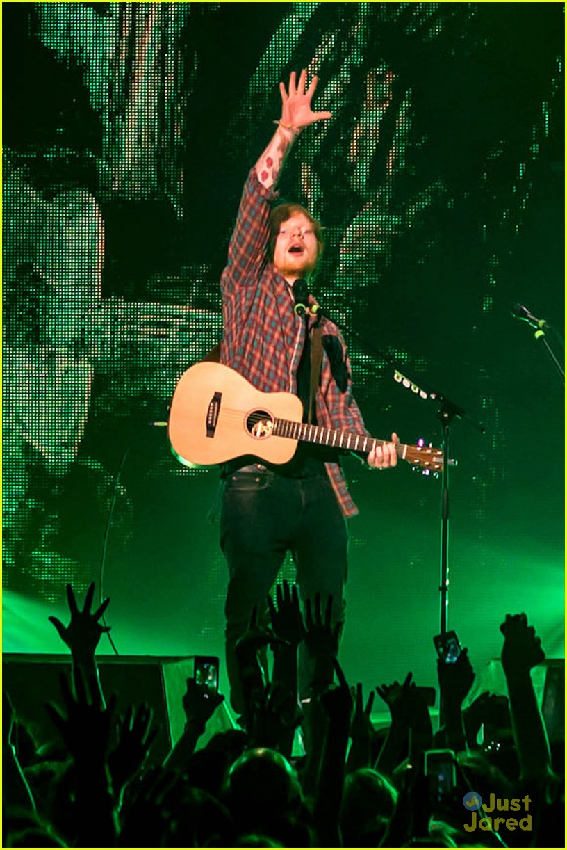 Ed Sheeran Performs for a Giant Crowd in Las Vegas!