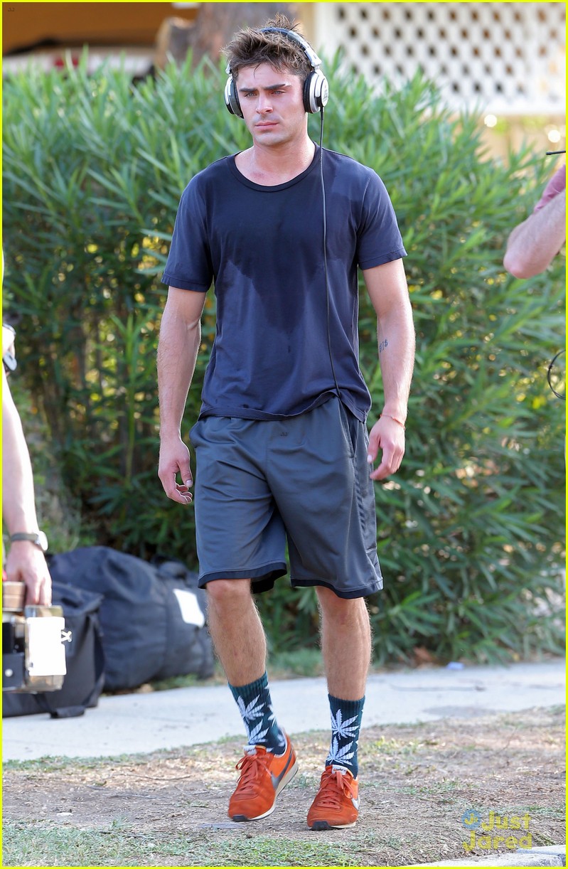 Zac Efron Gets Sweaty Sprinting on 'We Are Your Friends' Set