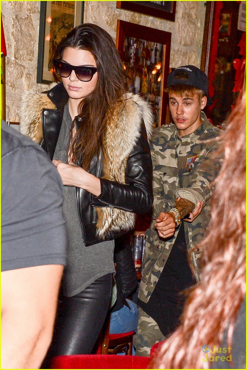 Justin Bieber & Kendall Jenner Grab Dinner Together in Paris - See the Pics!
