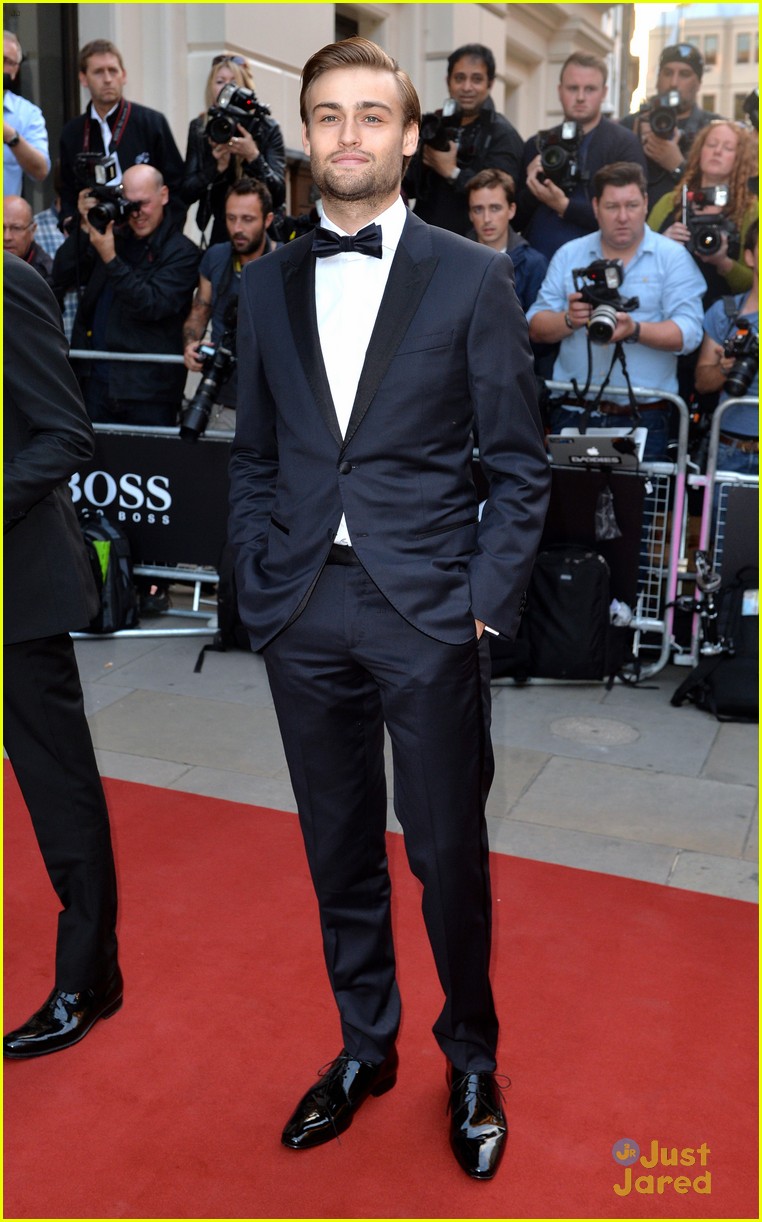 Douglas Booth & Richard Madden Both Rock Bow Ties at GQ Men of the Year Awards 2014