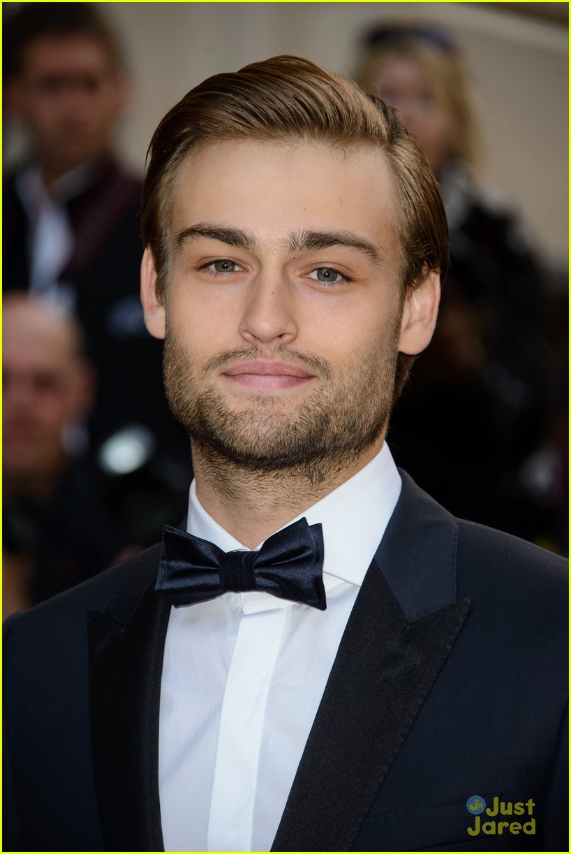 Douglas Booth & Richard Madden Both Rock Bow Ties at GQ Men of the Year Awards 2014