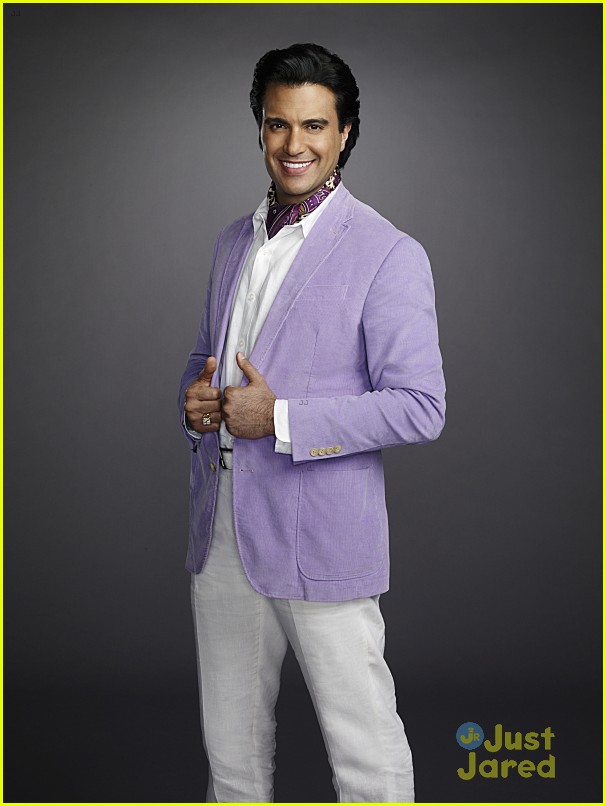 Gina Rodriguez & 'Jane the Virgin' Cast Photos Released!