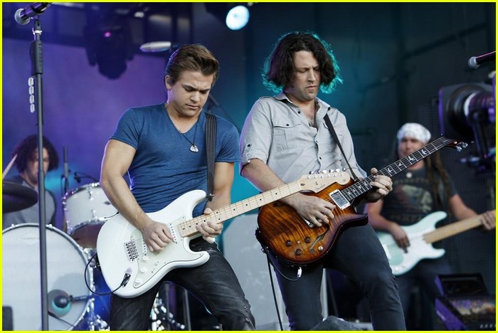 Hunter Hayes Was Under The Weather But Still Was The Best One Man Band Ever On 'Kimmel'