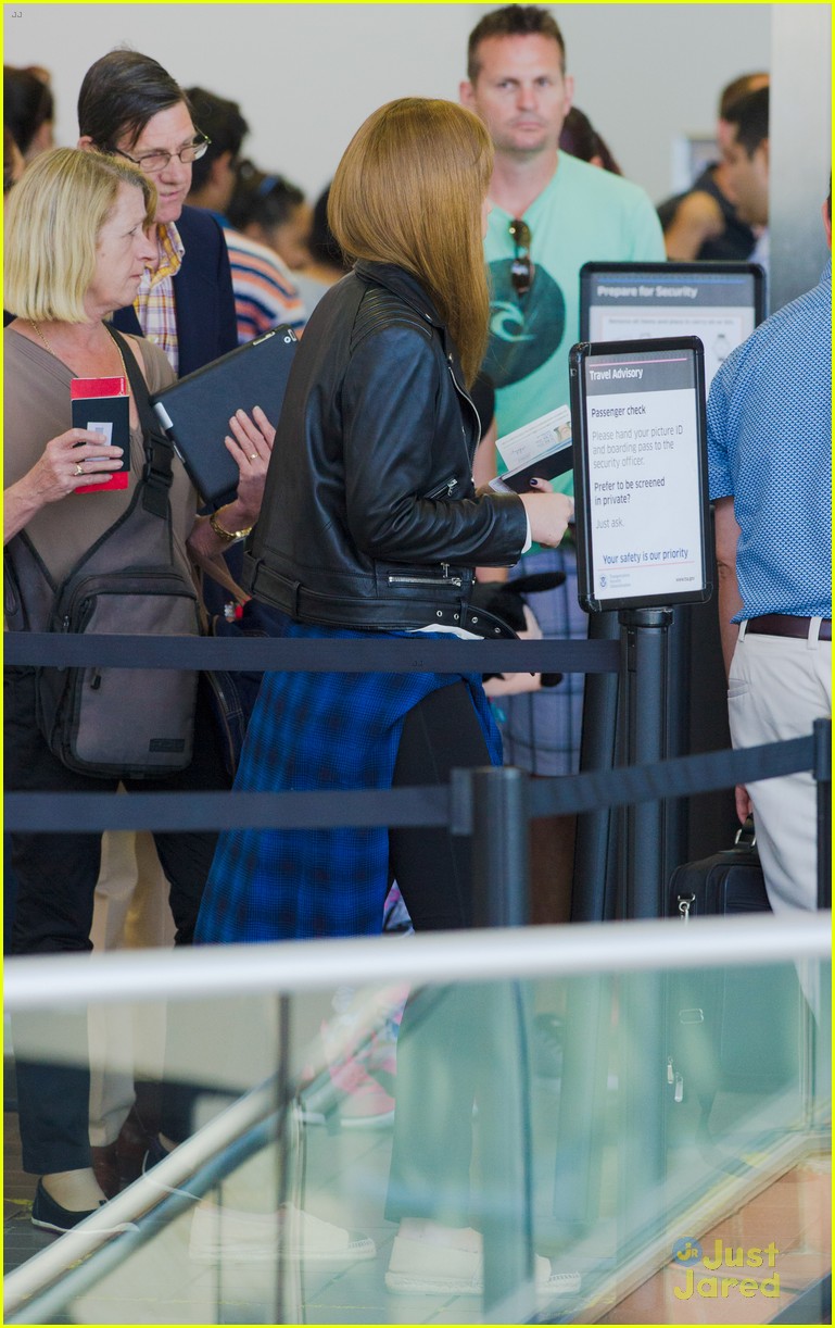Iggy Azalea Tries to Go Incognito in Wig at Airport